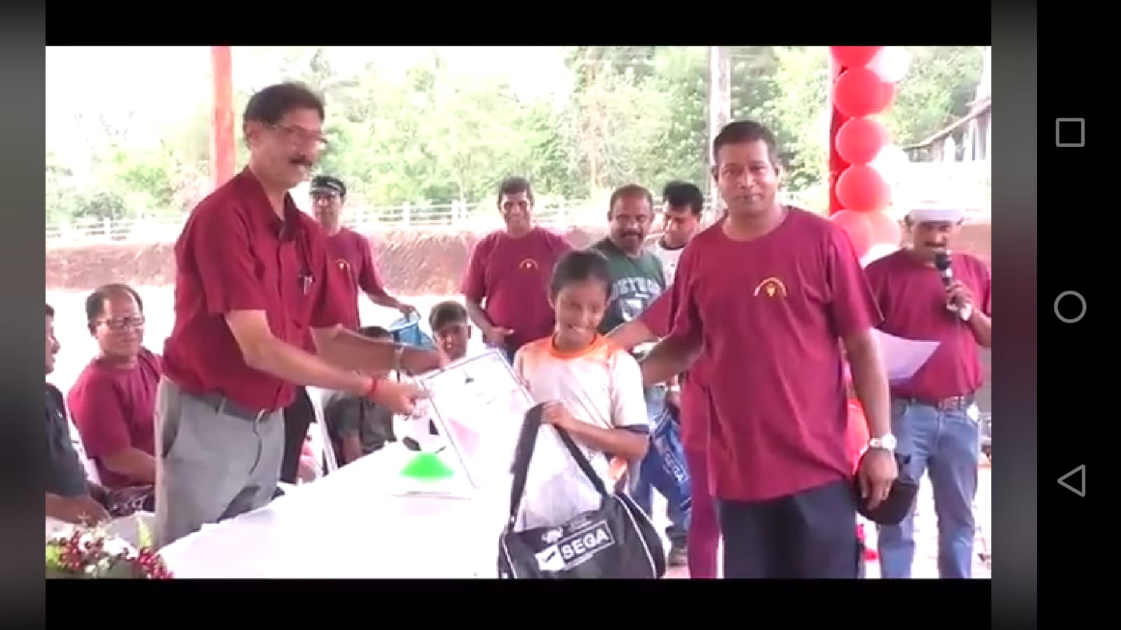 Trainees given certificate and kit by Padmashree Brahmanand.jpeg