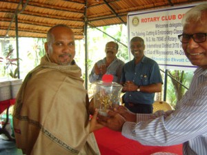GBE President John Douglas Coutinho being felicitated by ex-collector Gokuldas Naik on behalf of Rotary Club of Cuncolim