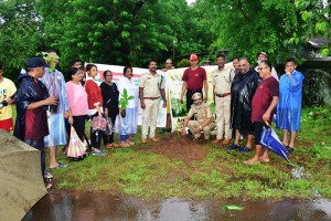 The_team_participating_in_the_plantation_on_the_inaugural_day